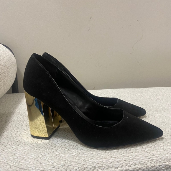❤️New look black pumps with gold heel - Picture 4 of 4